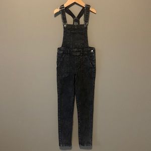 Treasure & Bond black distressed slim girls overalls.  Girls size 8.